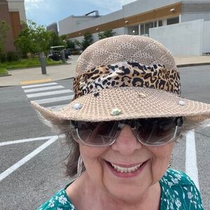 Women’s Hat With Leopard Band & Rhinestone’s~